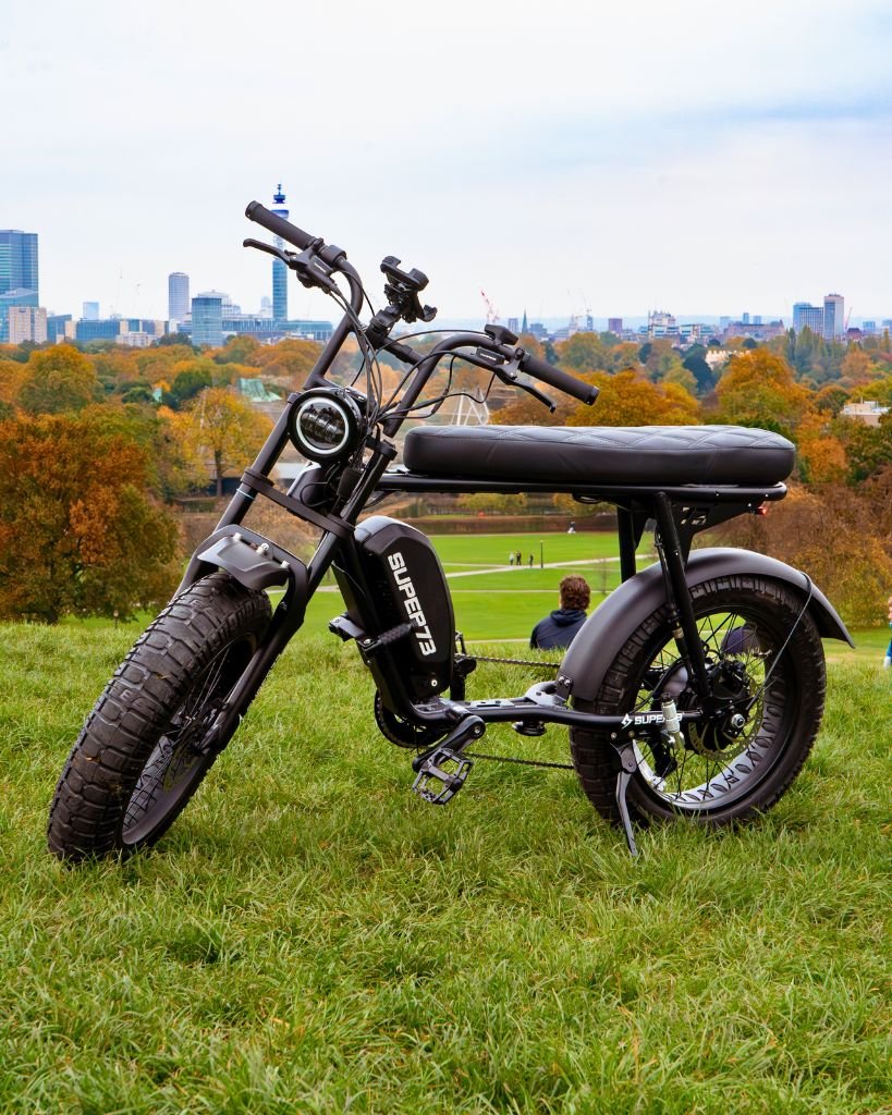 Premium Super73 electric bike overlooking Hyde Park during a luxury guided London e-bike tour with FOF Bike Tours.