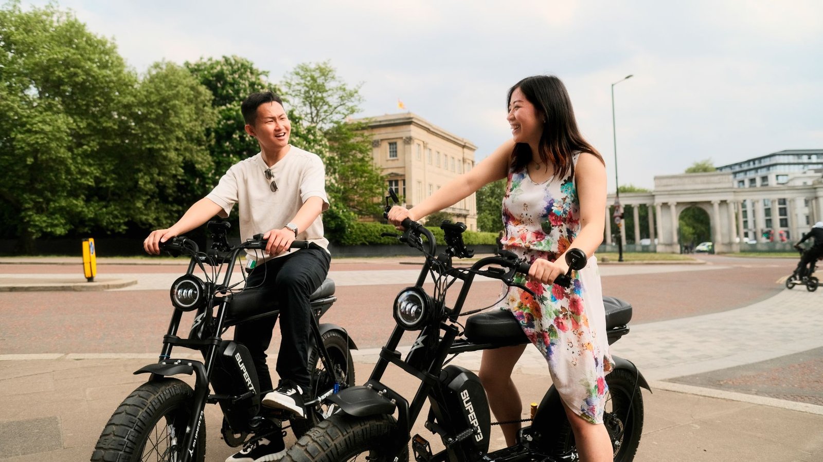 Couple enjoying a guided London e-bike tour on premium Super73 electric bikes, exploring iconic landmarks with FOF Bike Tours.